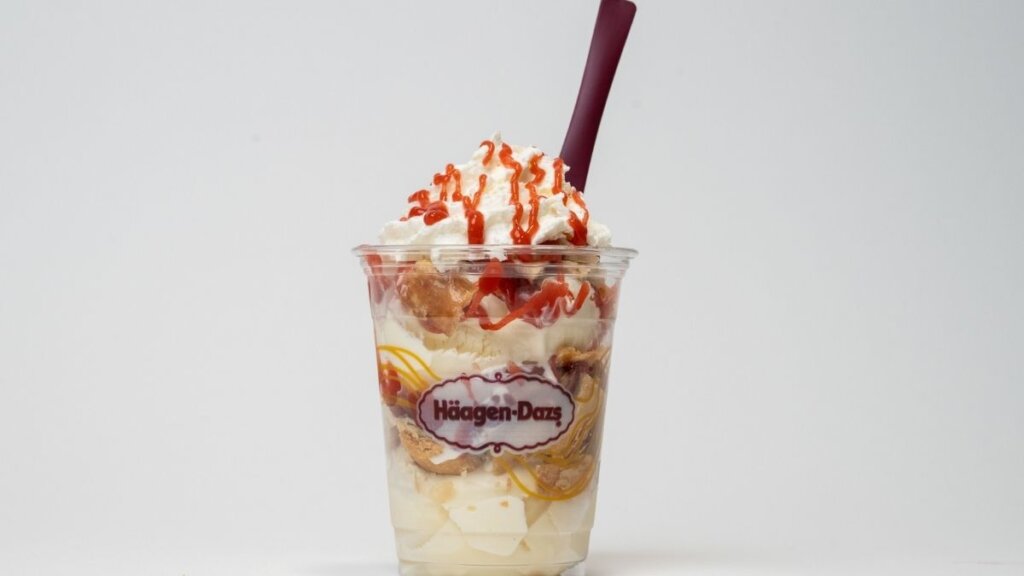 Häagen-Dazs Pastelito Dazzler with vanilla ice cream, guava drizzle, crushed Vicky Bakery puff pastry, and whipped cream — South Florida limited-time collaboration March 2026