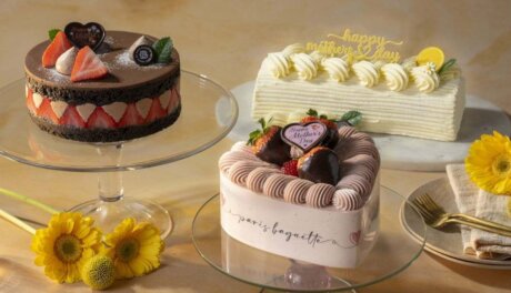 Paris Baguette seasonal cakes display for Mother’s Day and graduation, retail-ready bakery products for catering and wholesale demand