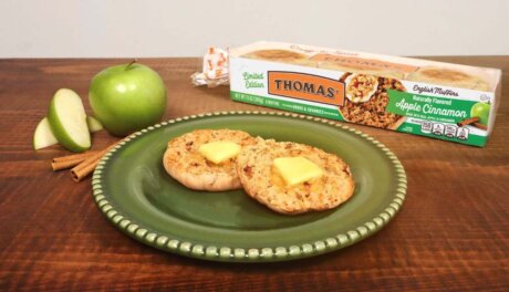 Thomas’ apple cinnamon English muffins with visible apple pieces, retail-ready bakery product from leading manufacturer